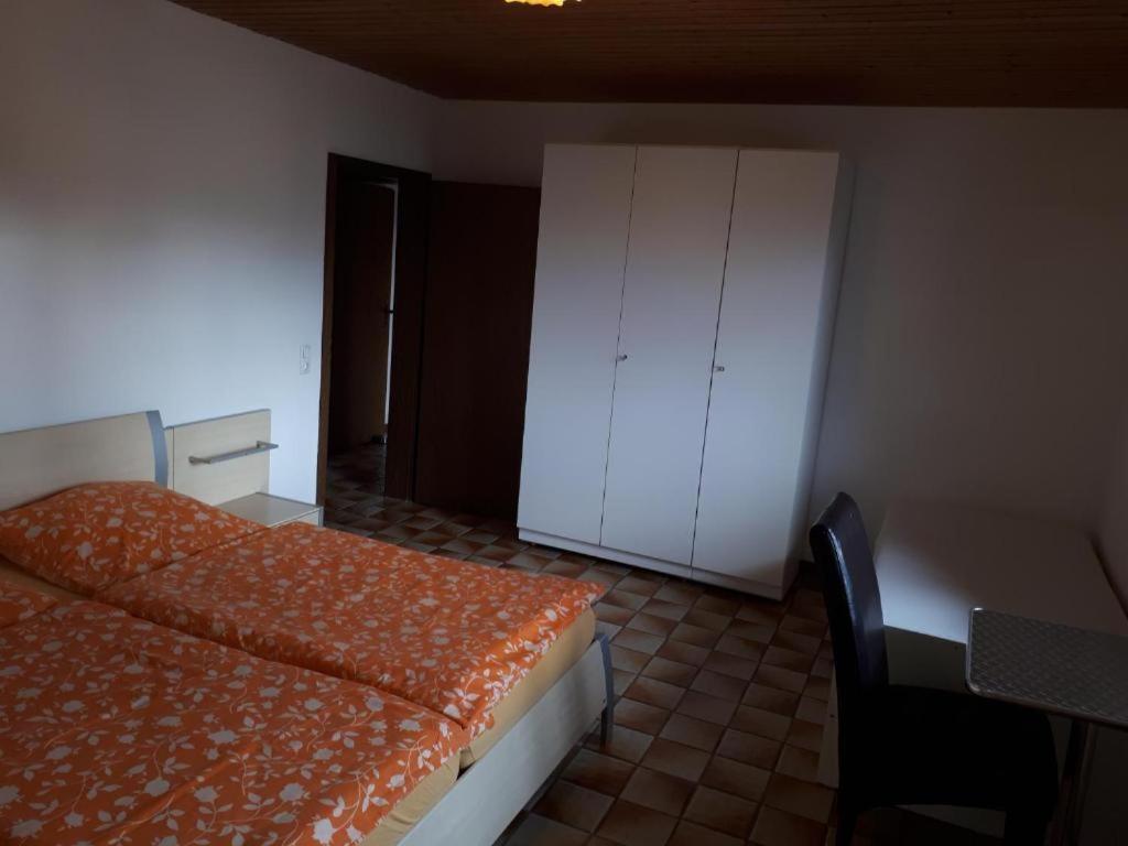 Karl-Stieler-Str. One Room In A 2 Room Appartment ; Lot Space Bruckmühl Buitenkant foto