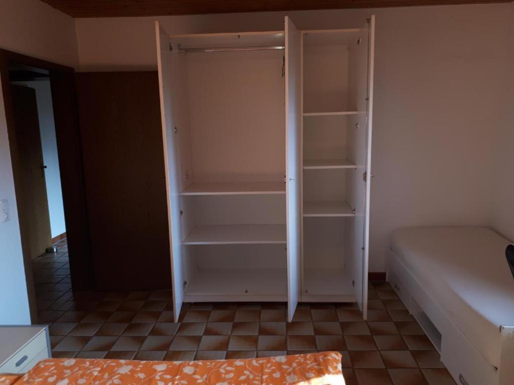 Karl-Stieler-Str. One Room In A 2 Room Appartment ; Lot Space Bruckmühl Buitenkant foto